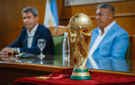 Llega la copa del mundo a Corrientes con el Chiqui Tapia